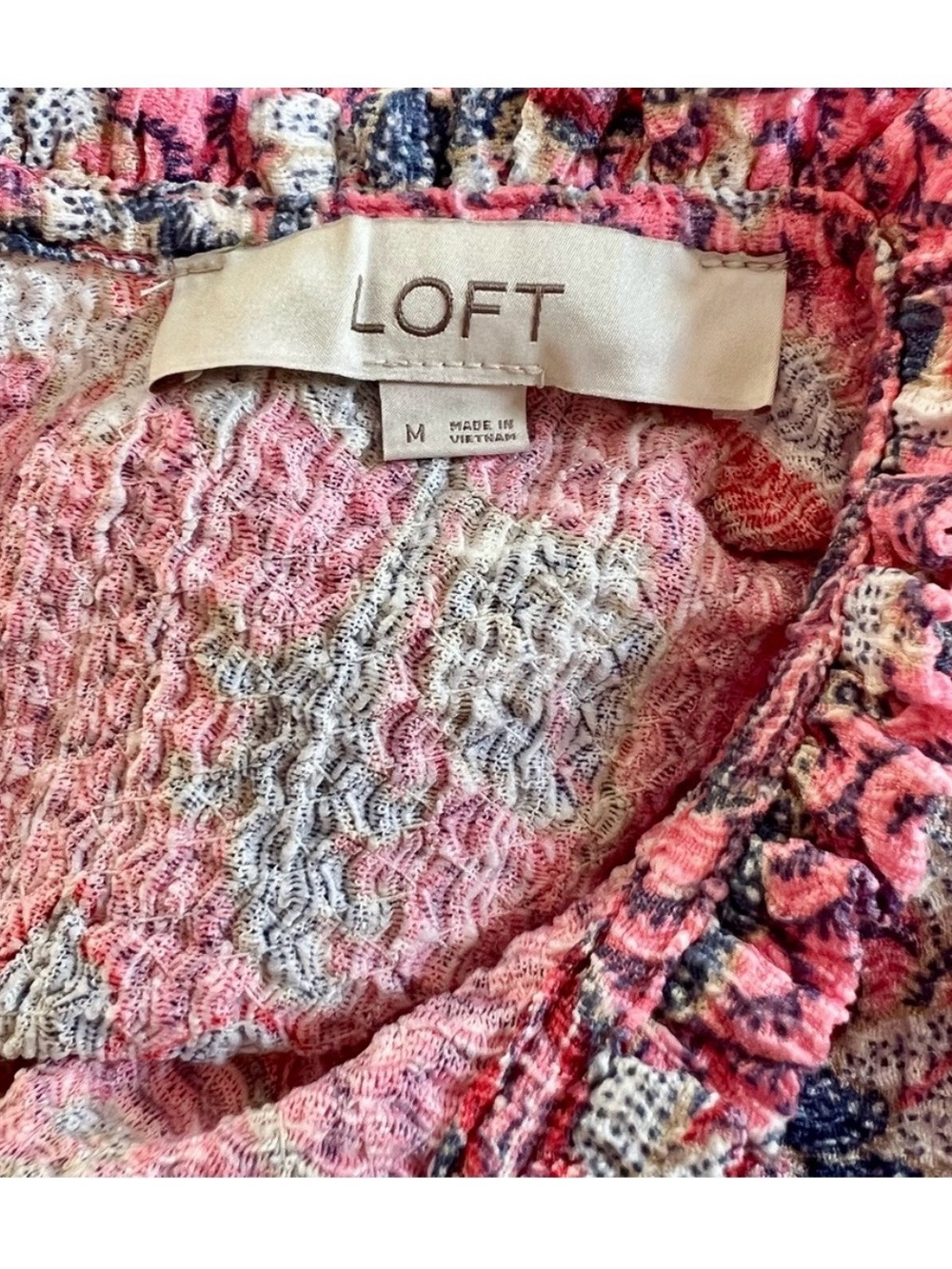 Ann Taylor LOFT Strawberry Pink Ruffled Puff Sleeve Floral Blouse. - Picture 9 of 11